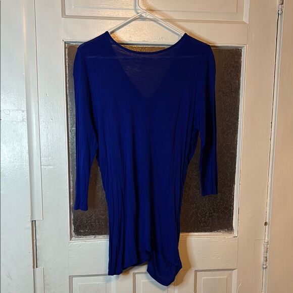 a.n.a. A New Approach Women’s Deep Blue Ruched V-Neck Top Size Large - Picture 5 of 5
